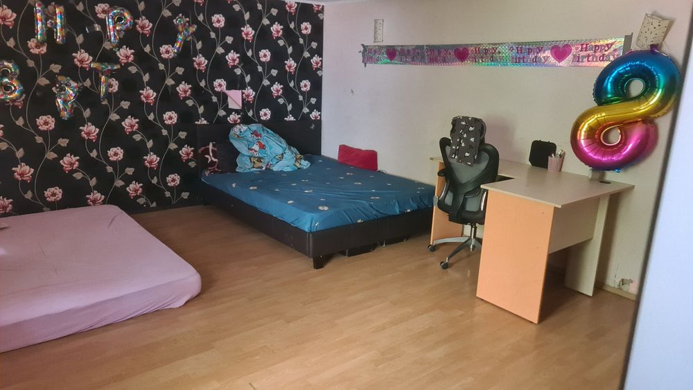 Casă cu 3 camere și curte de închiriat
