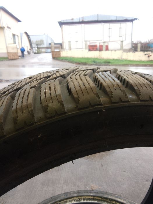 Гуми 255/35 20 зимни 2бр