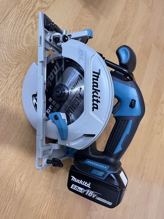 Fierastrau circular pe acumulator Makita