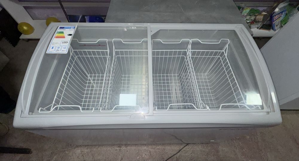 Продаётся холодильник / и морошилник для мороженого почти новые