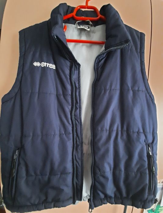 Vestă impermeabilă toamnă/iarnă cu glugă,mărimea M,buzunare cu fermoar