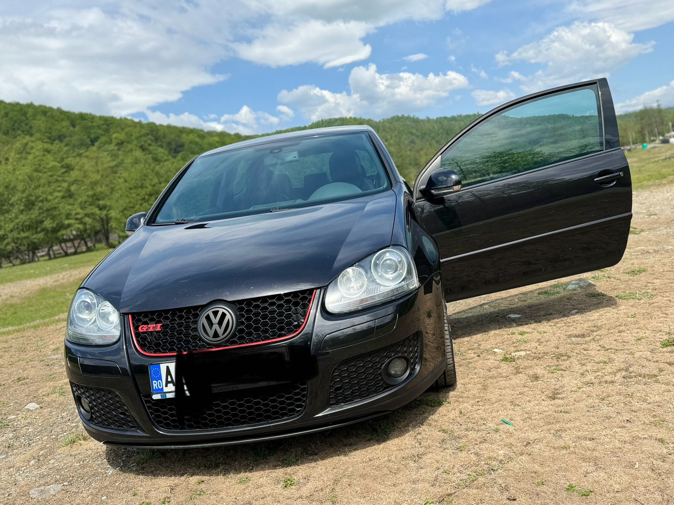 Se vinde Volkswagen GTI sport motor de 2.0 cu 200 CV anul 2005.