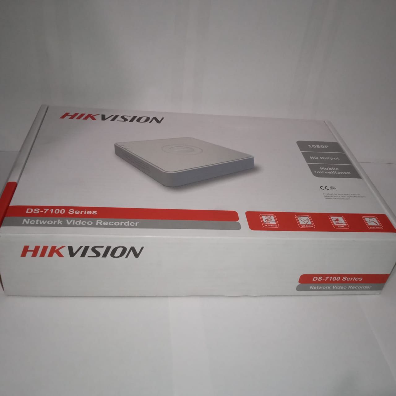 Видеорегистратор NVR Hikvision DS-7104NI-SN/P