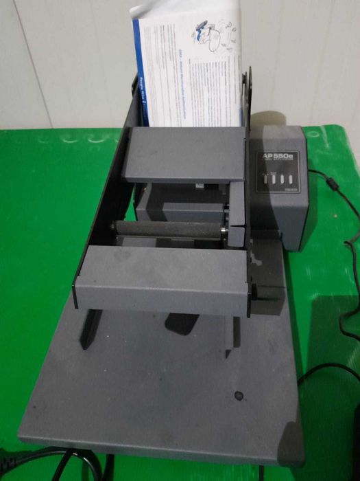 Aplicator de etichete pentru suprafete plane ( Etichetare pe plat  )