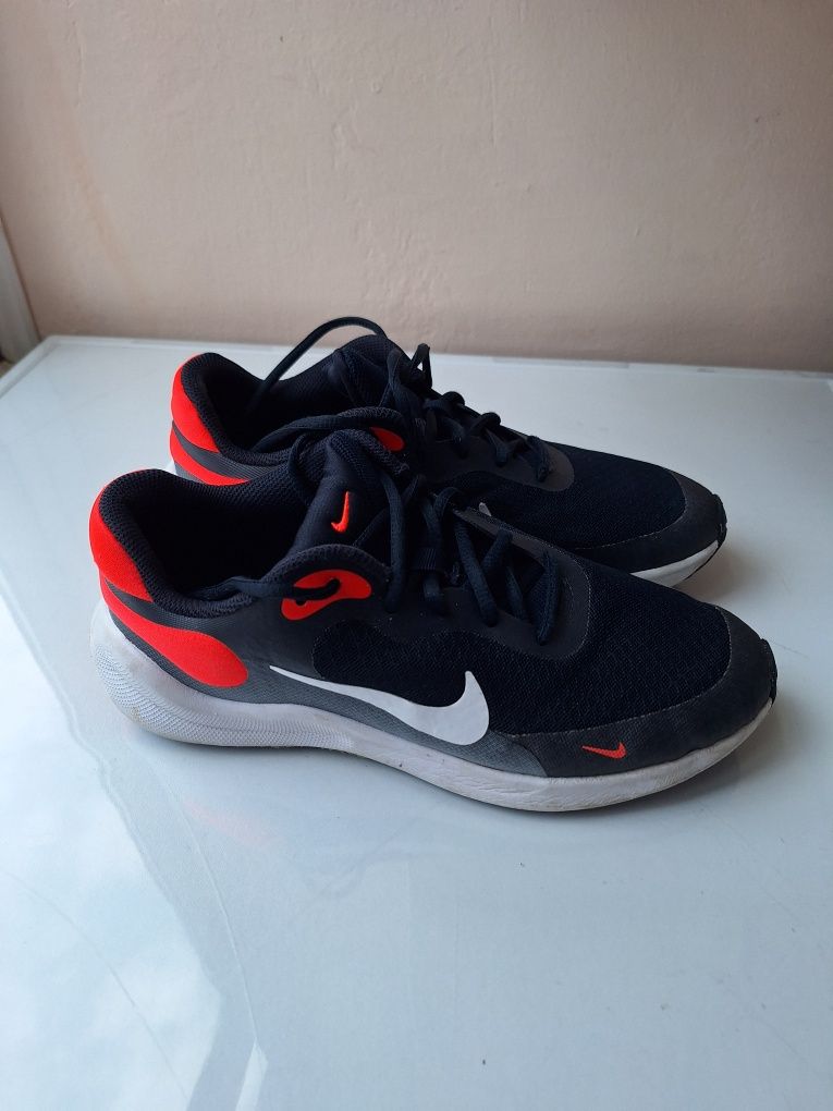 Маратонки Nike номер 39