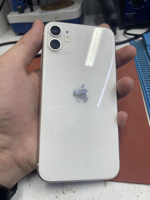 Продам Айфон 11 идеал