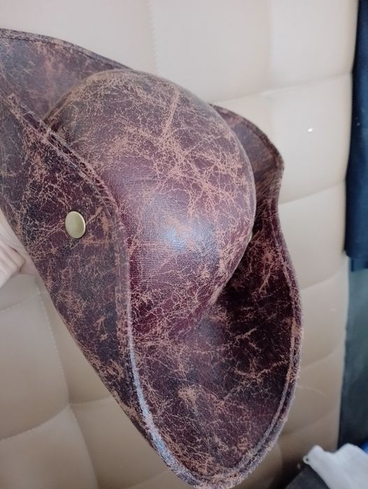 Palarie gen pirat cu borul larg