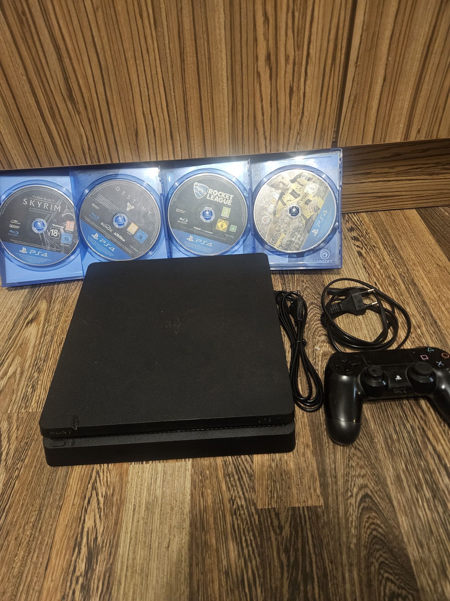 Плейстейшън 4 слим 500 гб