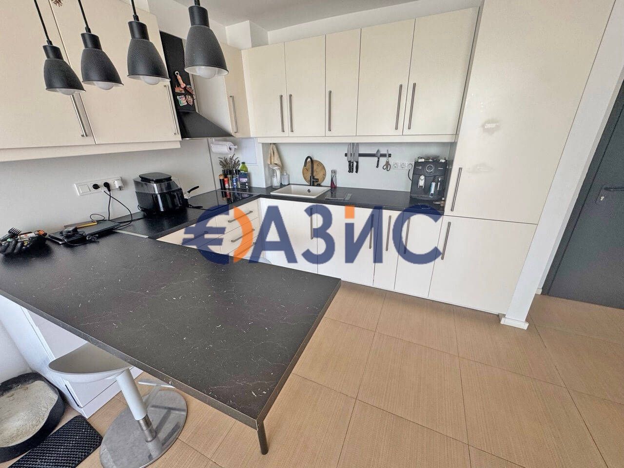 Продава се Двустаен апартамент в к.к. Слънчев бряг - 71 кв.м за 1212 €/кв.м - Снимка #2