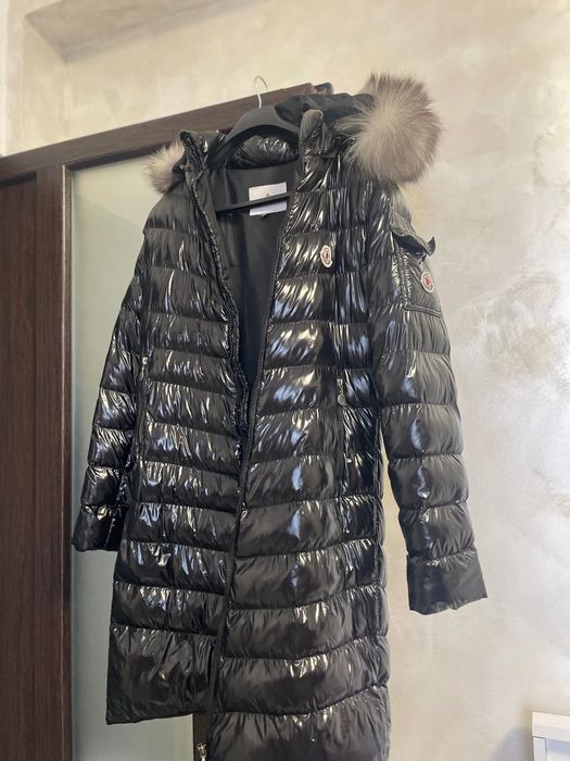 Vând geci moncler