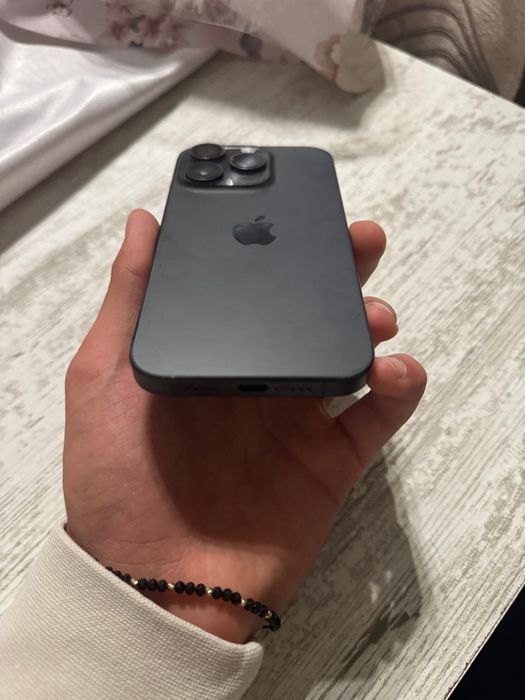 Vând iPhone 15 pro