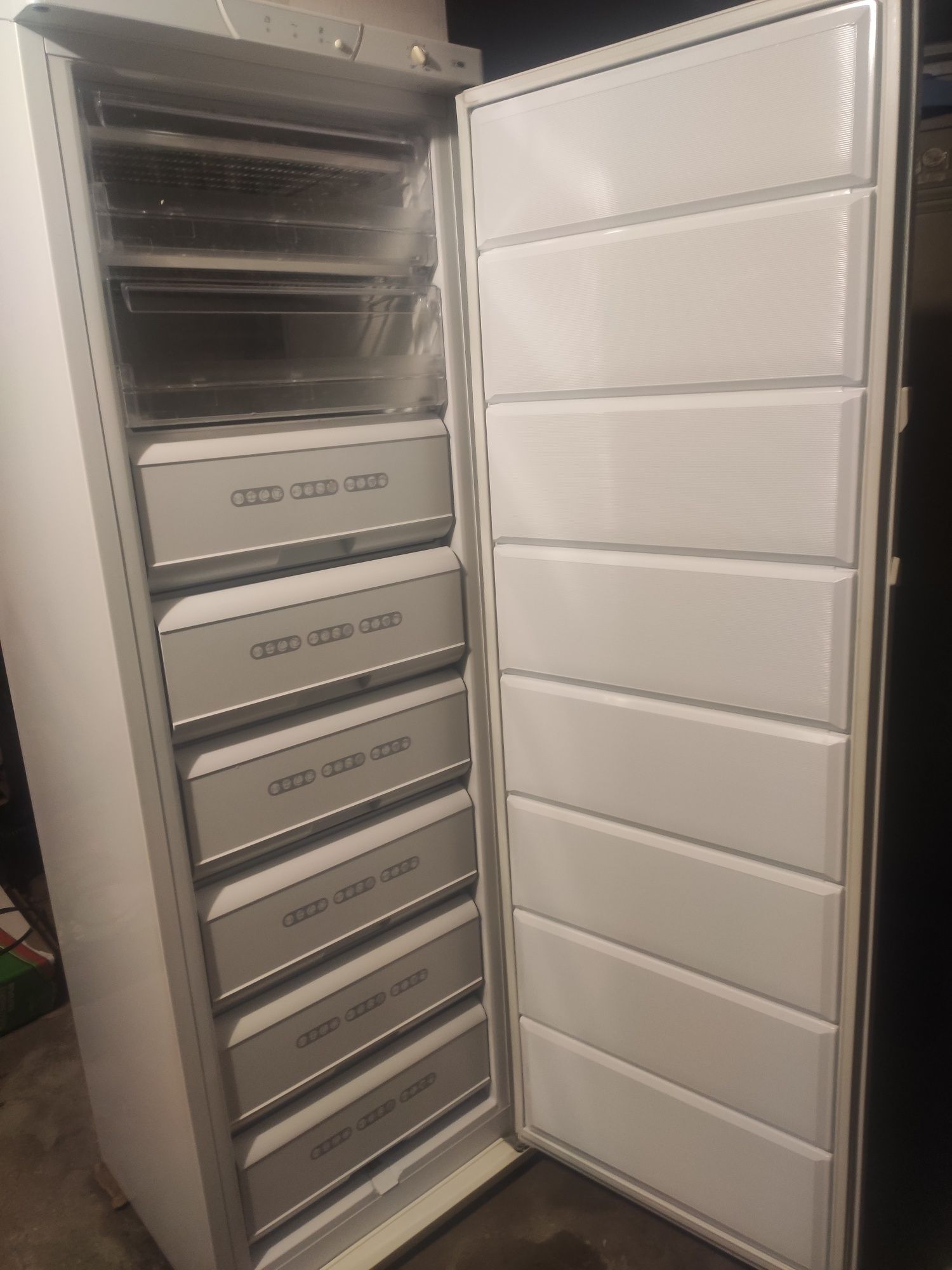 Фризер Whirlpool