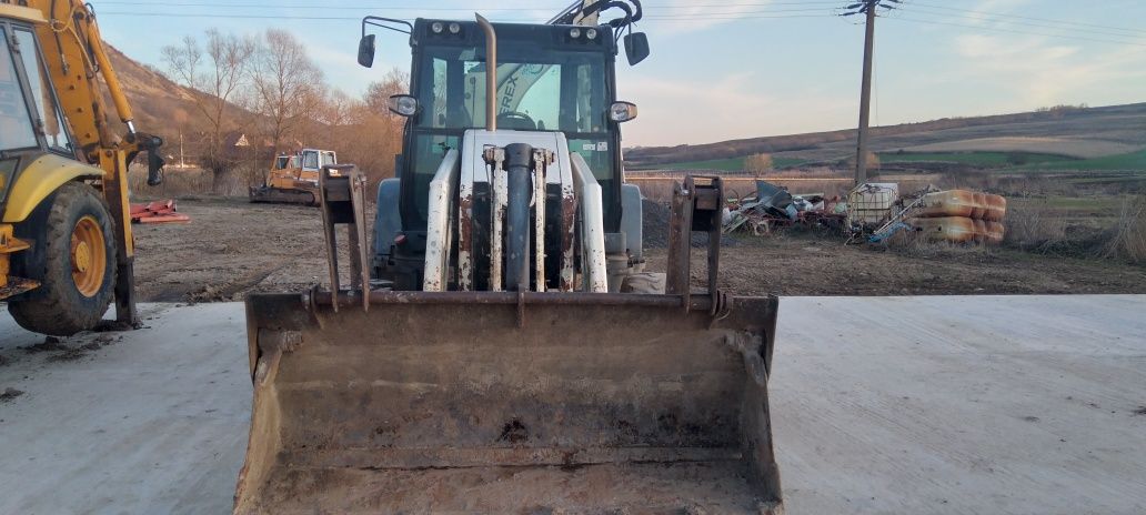 Vând buldoexcavator terex TLB840 2011