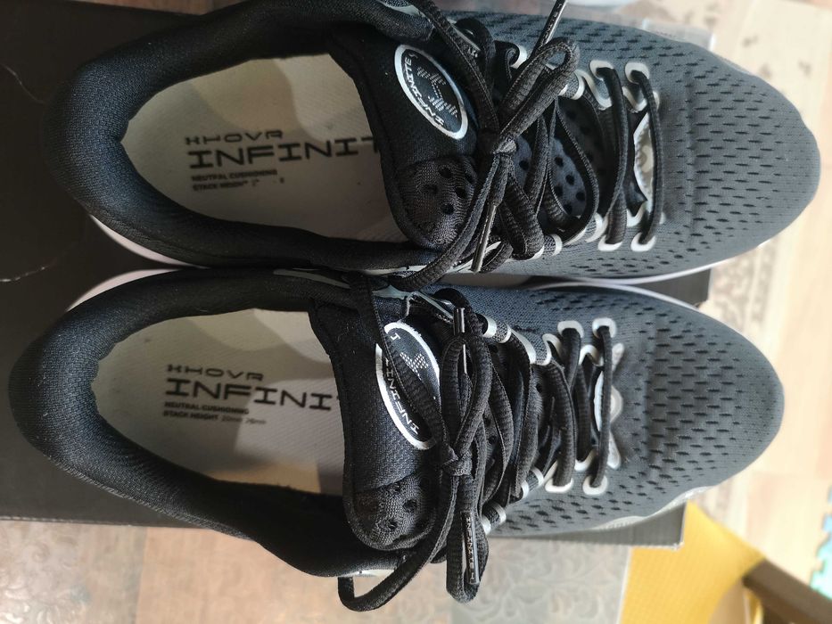 Under Armour infinite 4 маратонки за бягане, чисто нови, номер 43