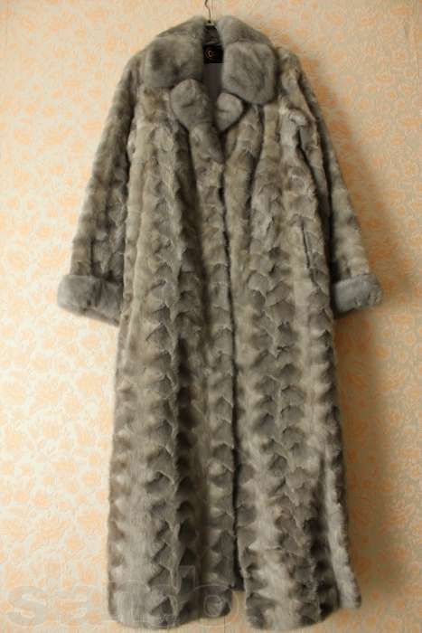 Продам шубу из кусочков меха голубой норки.