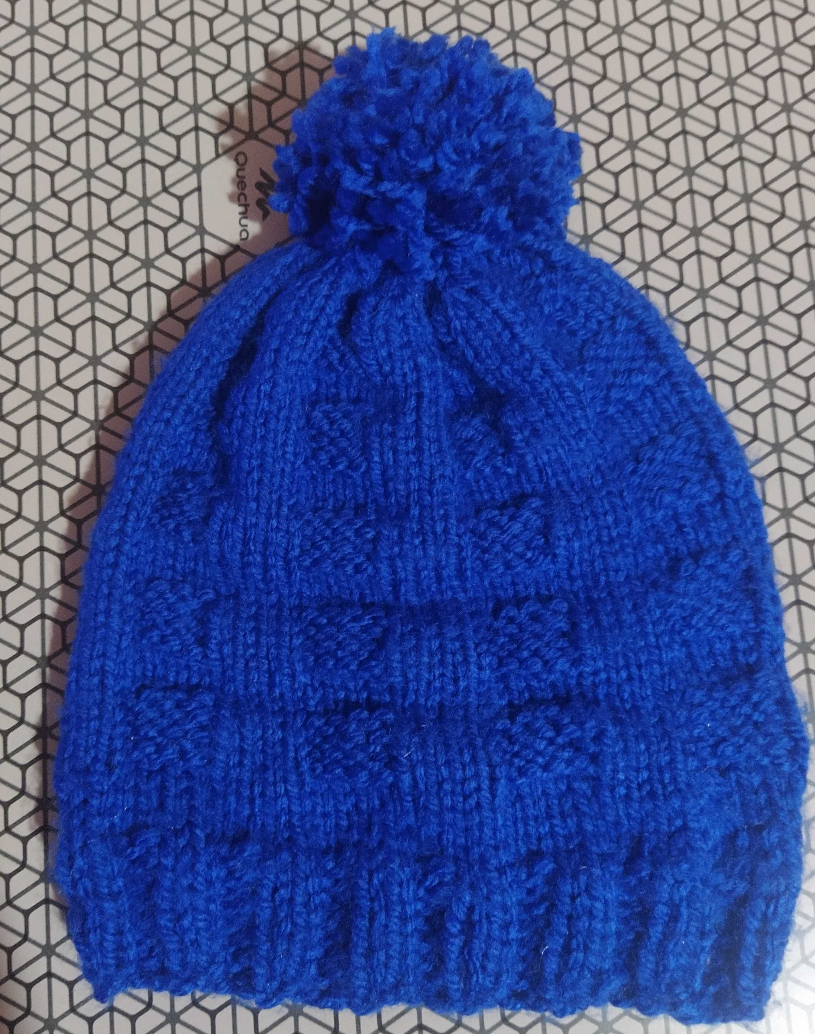 Безшевно ръчно плетена шапка за дете  4 - 8/9 годинки .