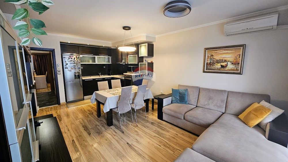 Дава се под наем Тристаен апартамент в Варна, Левски - 95 кв.м за 765 € - Снимка #1