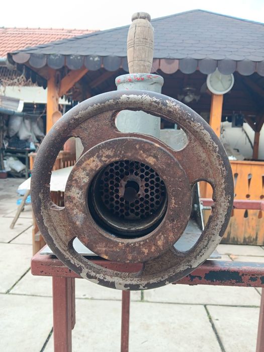 Vând mașina tocat carne