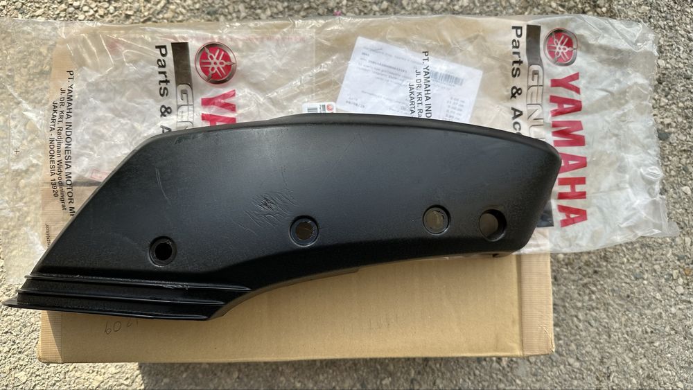 Yamaha xmax 300 1 капак възд.филтър cover air filter