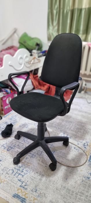 Офисные кресла продам