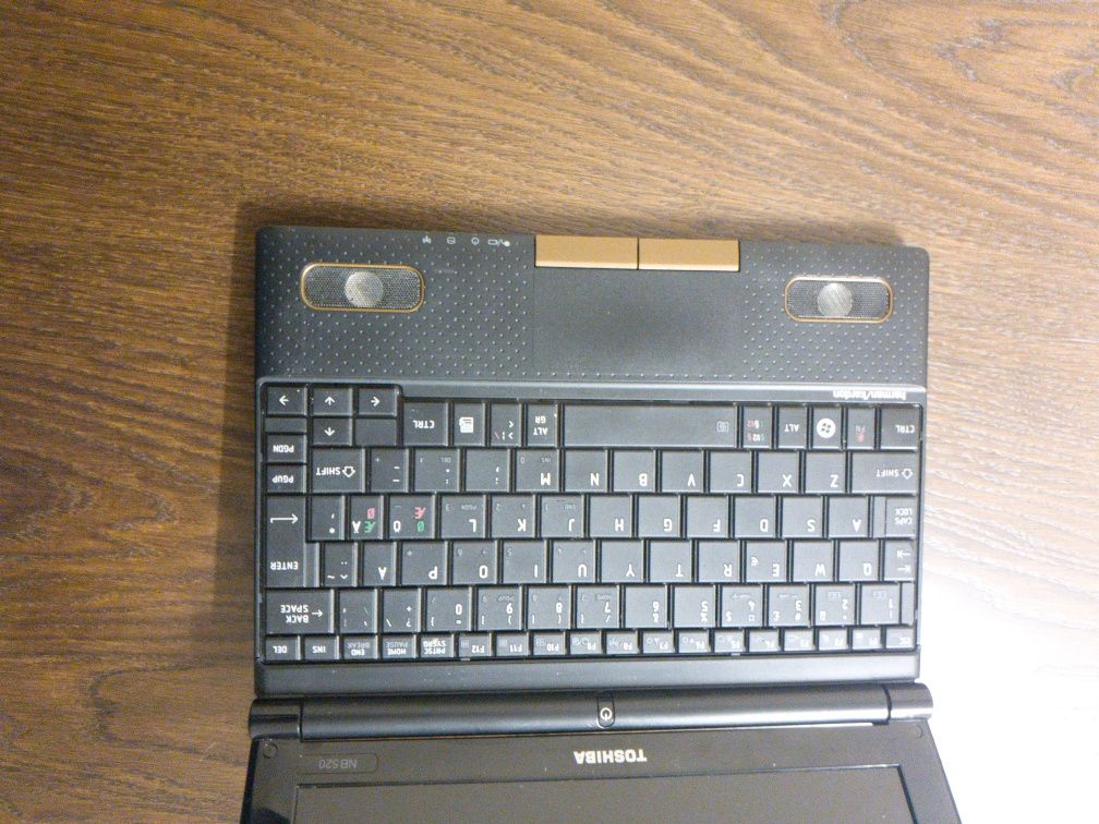 Лаптоп Toshiba NB520-11N
