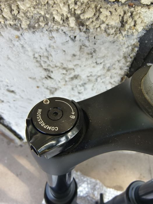 Вилка RockShox  RECON SILVER RL Remote Solo Air 27,5" 140мм.