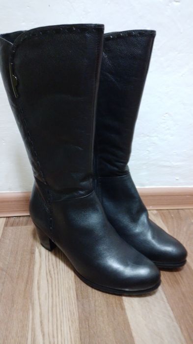 Новые женские сапоги