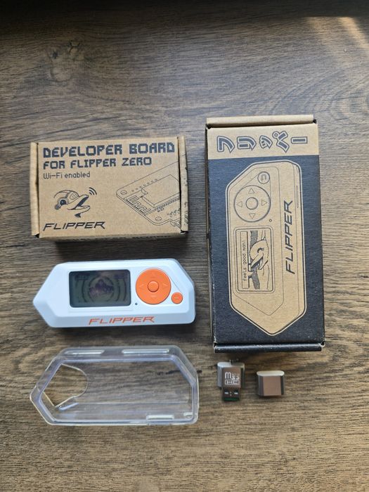 Комплект Flipper Zero + видеоуроци на български език