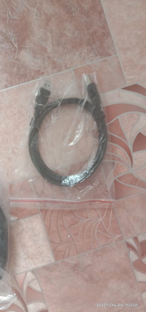 Кабел  usb  для принтера. Vga   кабел монитора.
