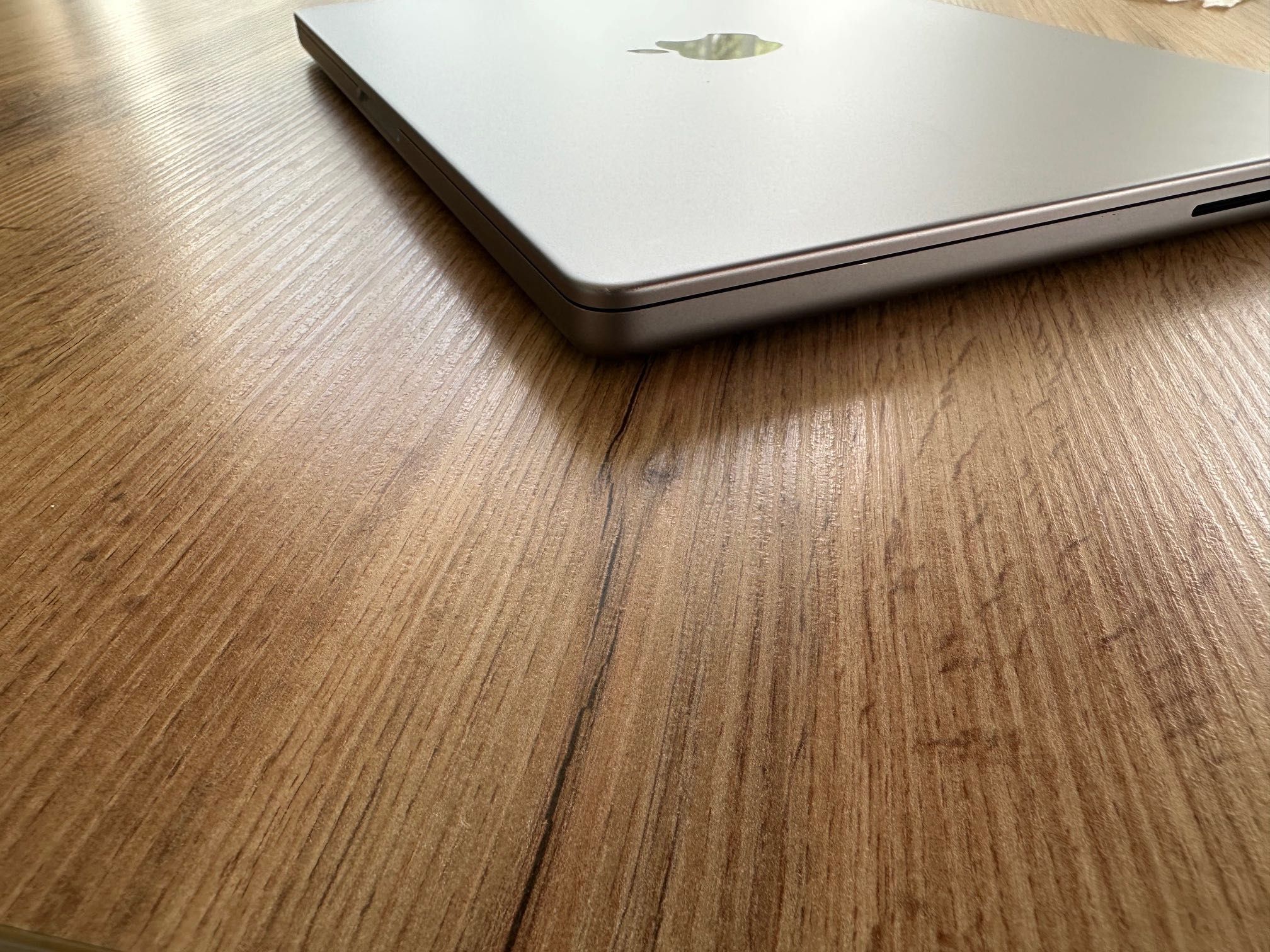 MacBook Pro 14" M2 PRO 10-Core CPU, 16-Core GPU, 32RAM, 512GB SSD