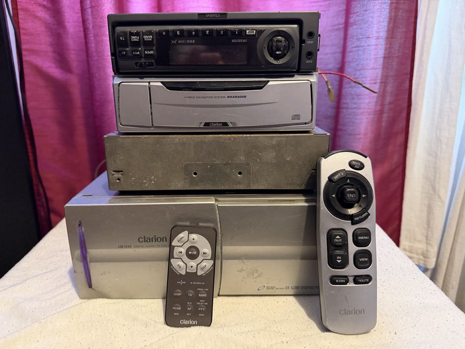 1.	Clarion sistem complet VRX8370R NAX9500E CDC1235