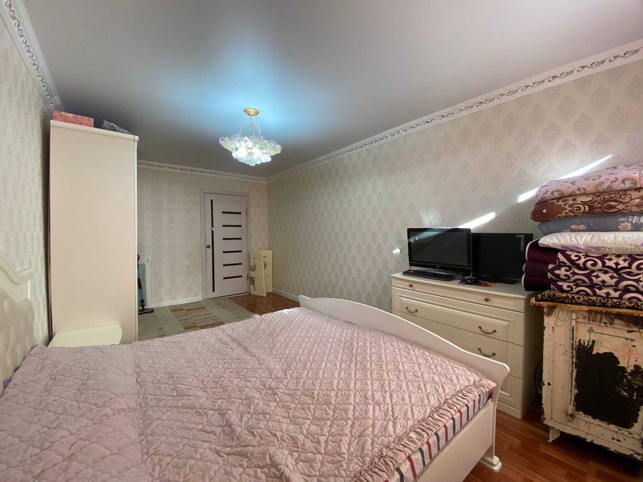 Продам 4х, УП, 8 мкр. 4 этаж