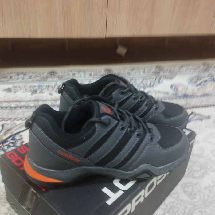 Продаются кроссовки новые