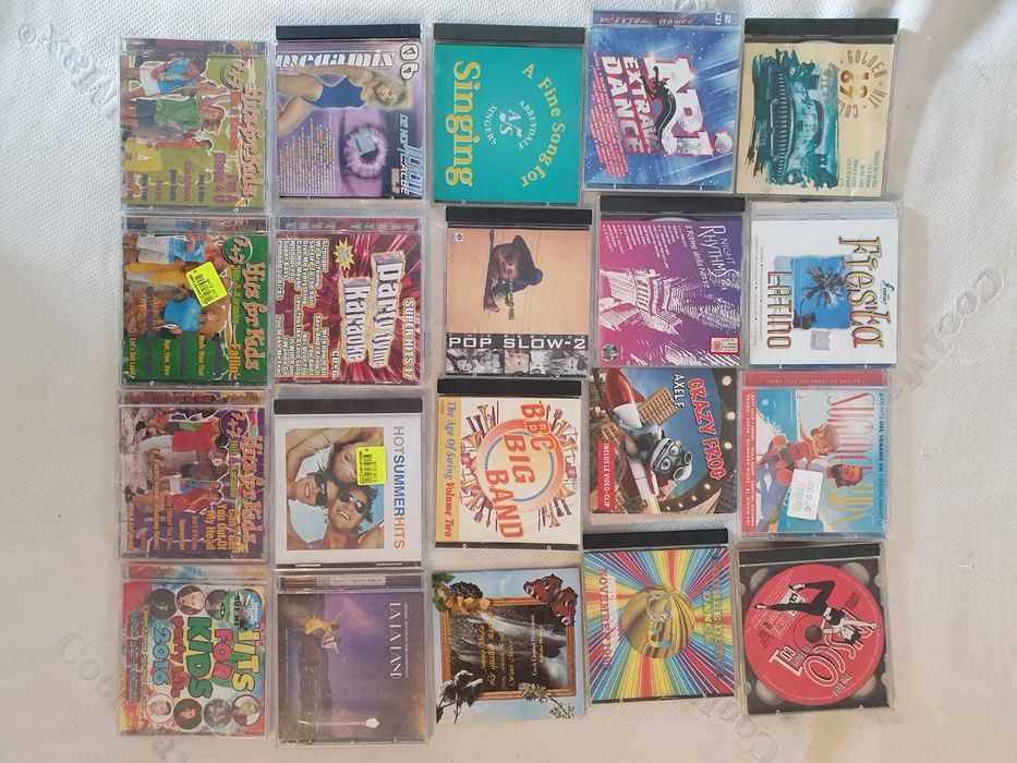 Suport CD/DVD si CD-uri muzica pentru casa