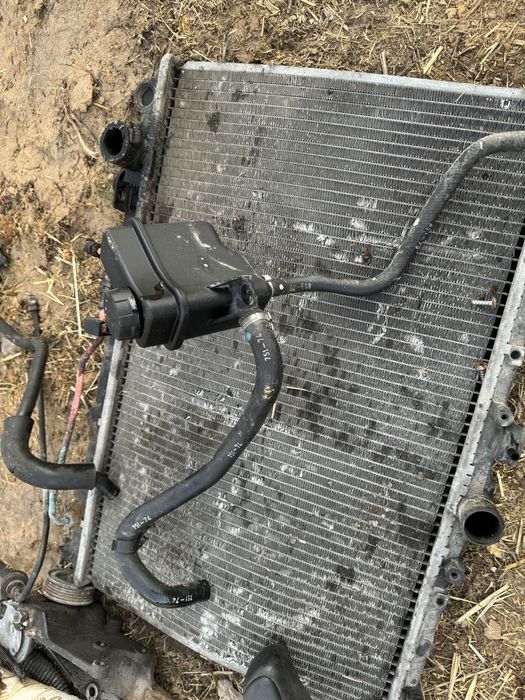 Mitsubishi харизма 1.8 GDI бачок гура