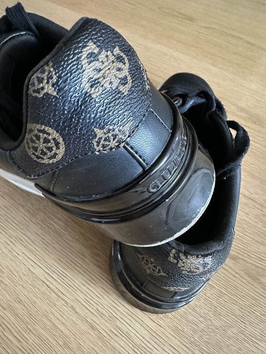 Кожени кецове Guess