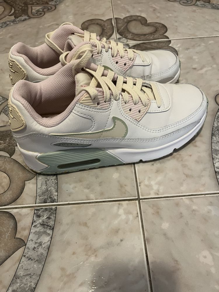 Дамски маратонки Nike