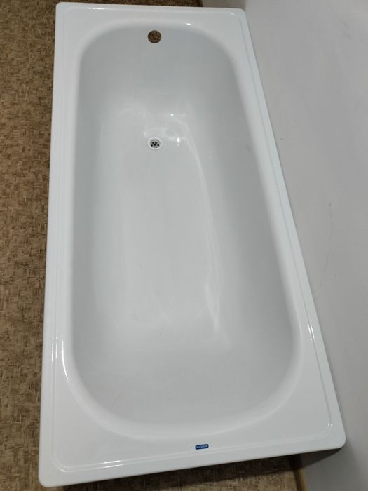 Продам ванну с ножками, новая