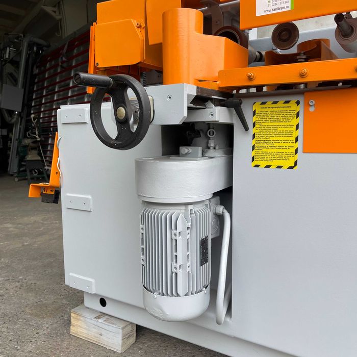 Masina de prelucrat pe 4 fete reconditionata