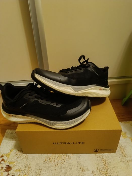 .Обувки Runners.