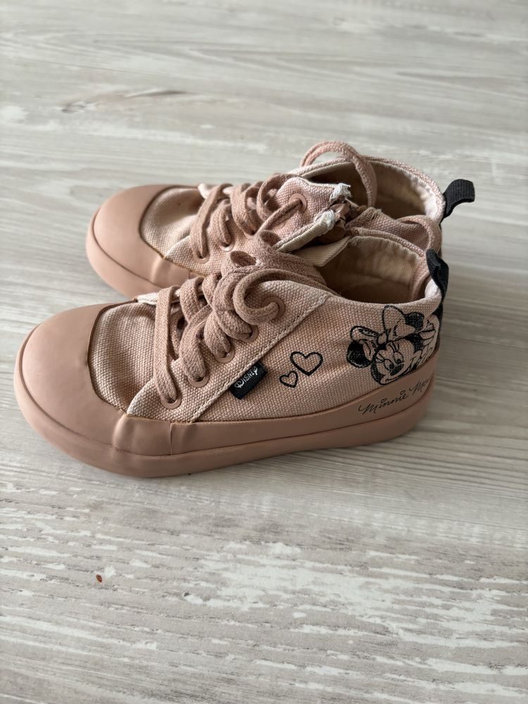Детски обувки Converse, Puma, Zara за момиче