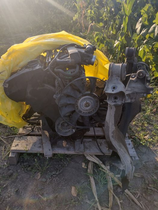 Vând   motor  si piese  de passat  1.8 benzina  2000