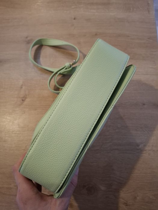 Дамска зелена чанта през рамо
