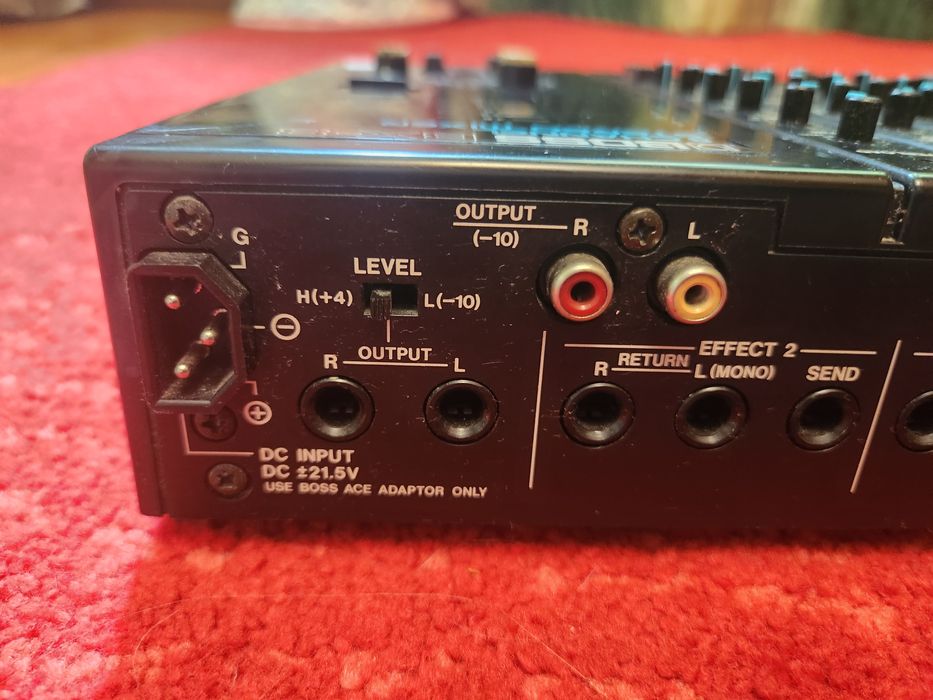 Boss bx-8 mixer stereo compact cu 8 canale