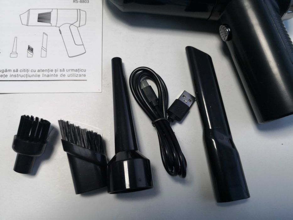 Mini aspirator auto portabil