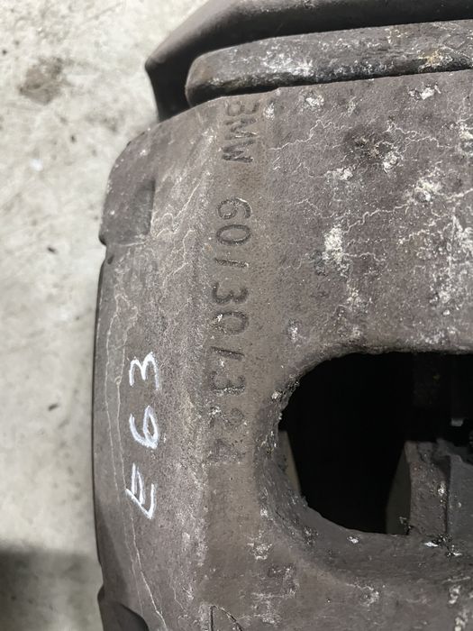 Etrier fata stanga / dreapta BMW e63 e60 60/30/324