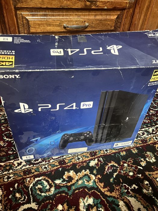 Play station 4 Pro 1TB