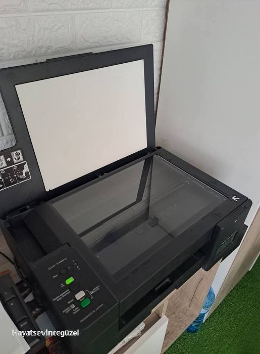 Продавам Принтер