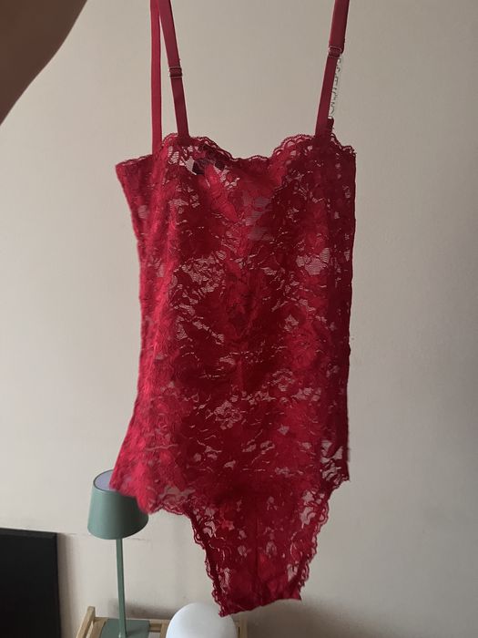 Guess червено дантелено боди ново