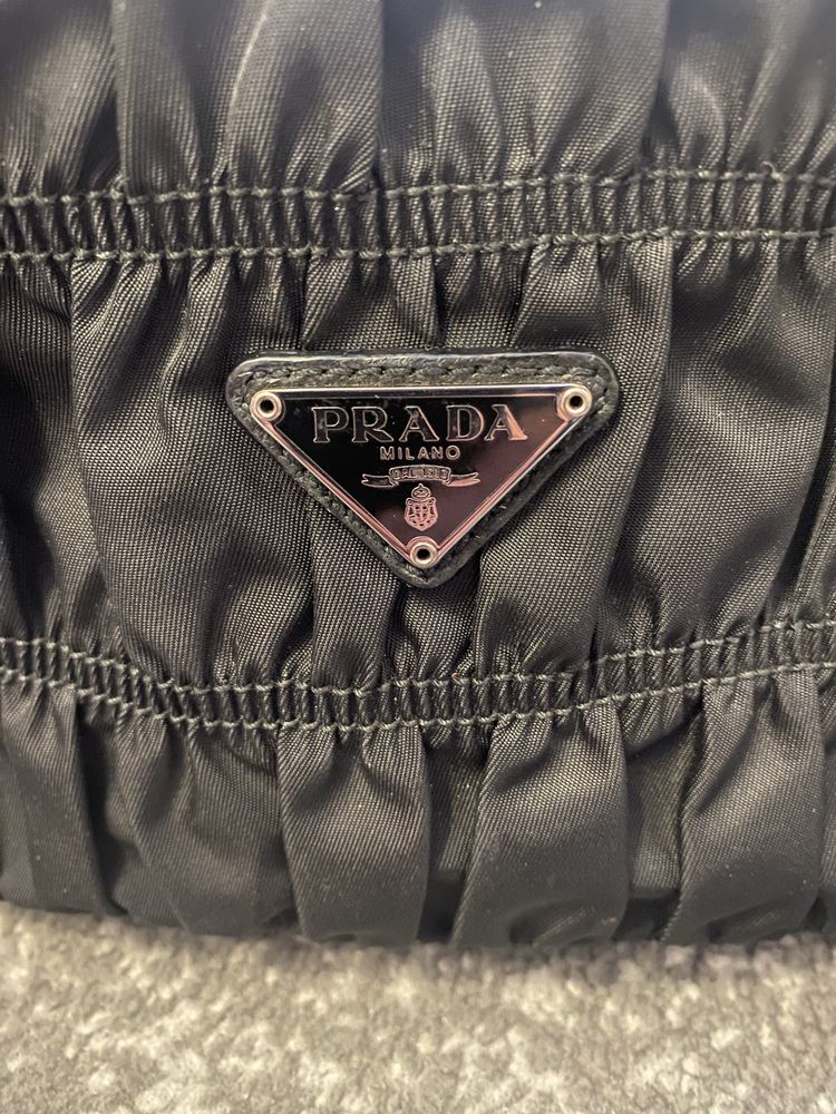 PRADA Tessuto Nylon Gaufre Shoulder Bag Noir